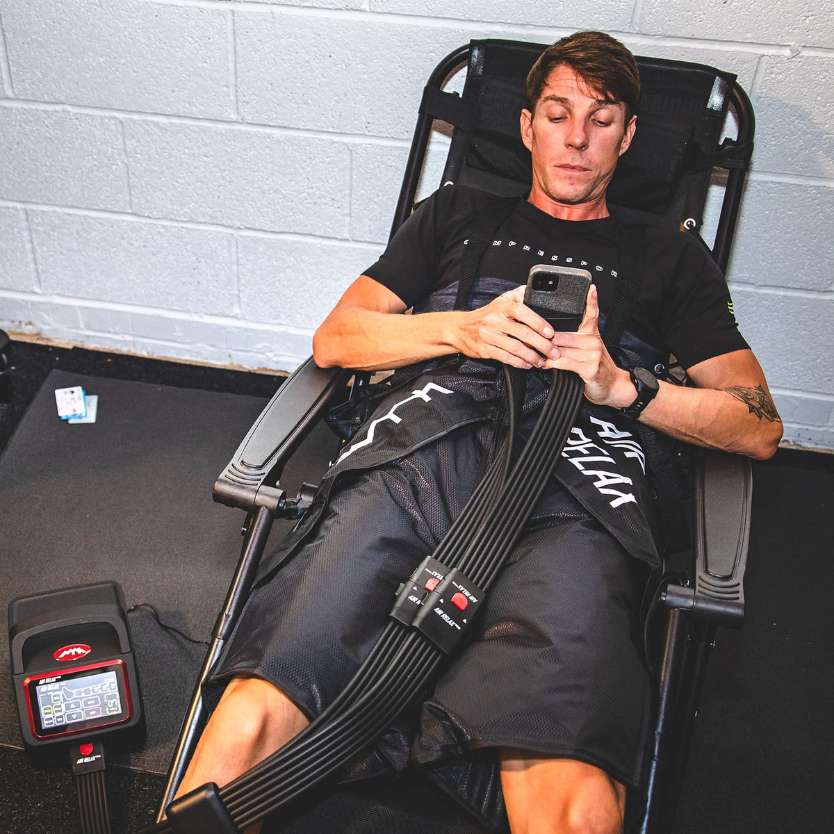 Air Relax Pro AR-4.0 Shorts in use with the AR-4.0 control unit