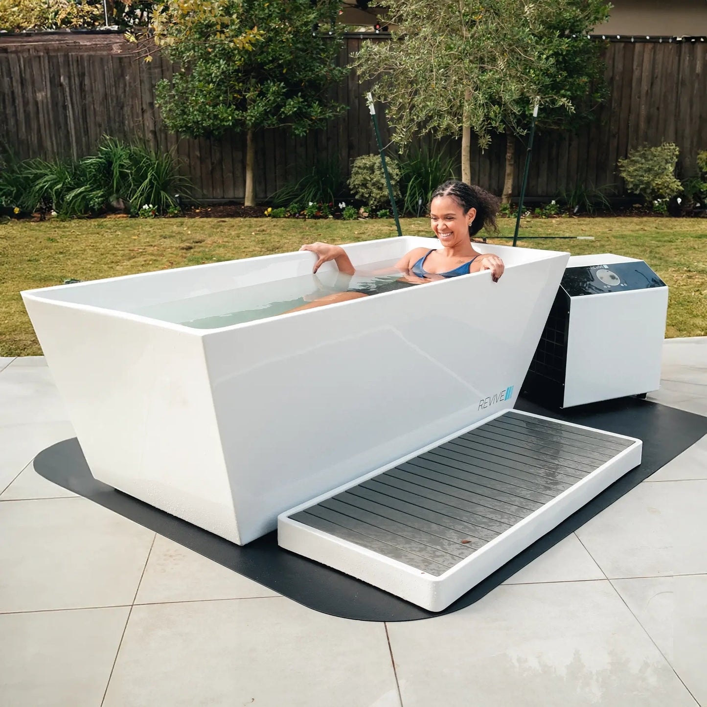 Revive Acrylic Plunge lifestyle shot