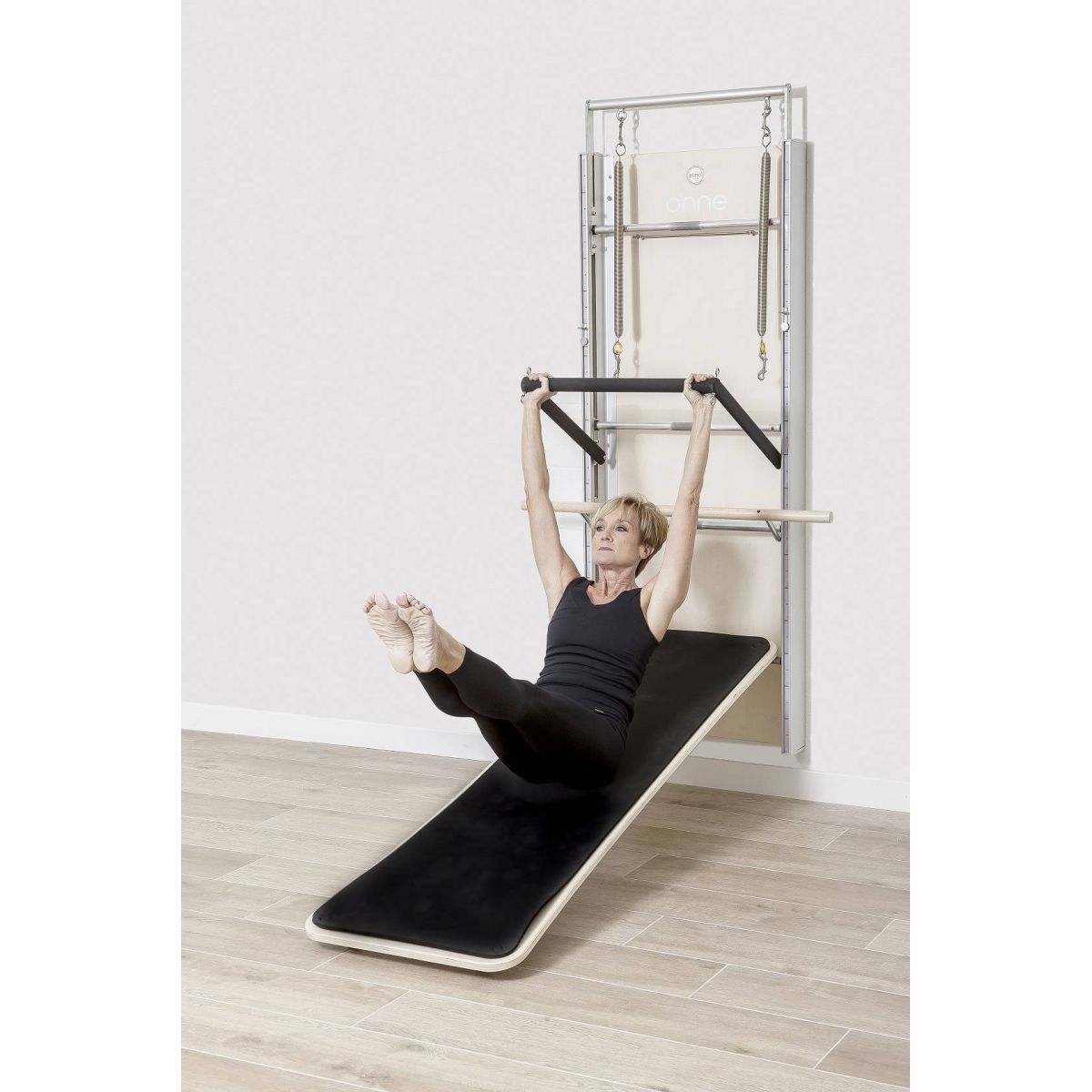 Wall Board ONNE in use with the inclined platform deployed and the roll-down bar overhead